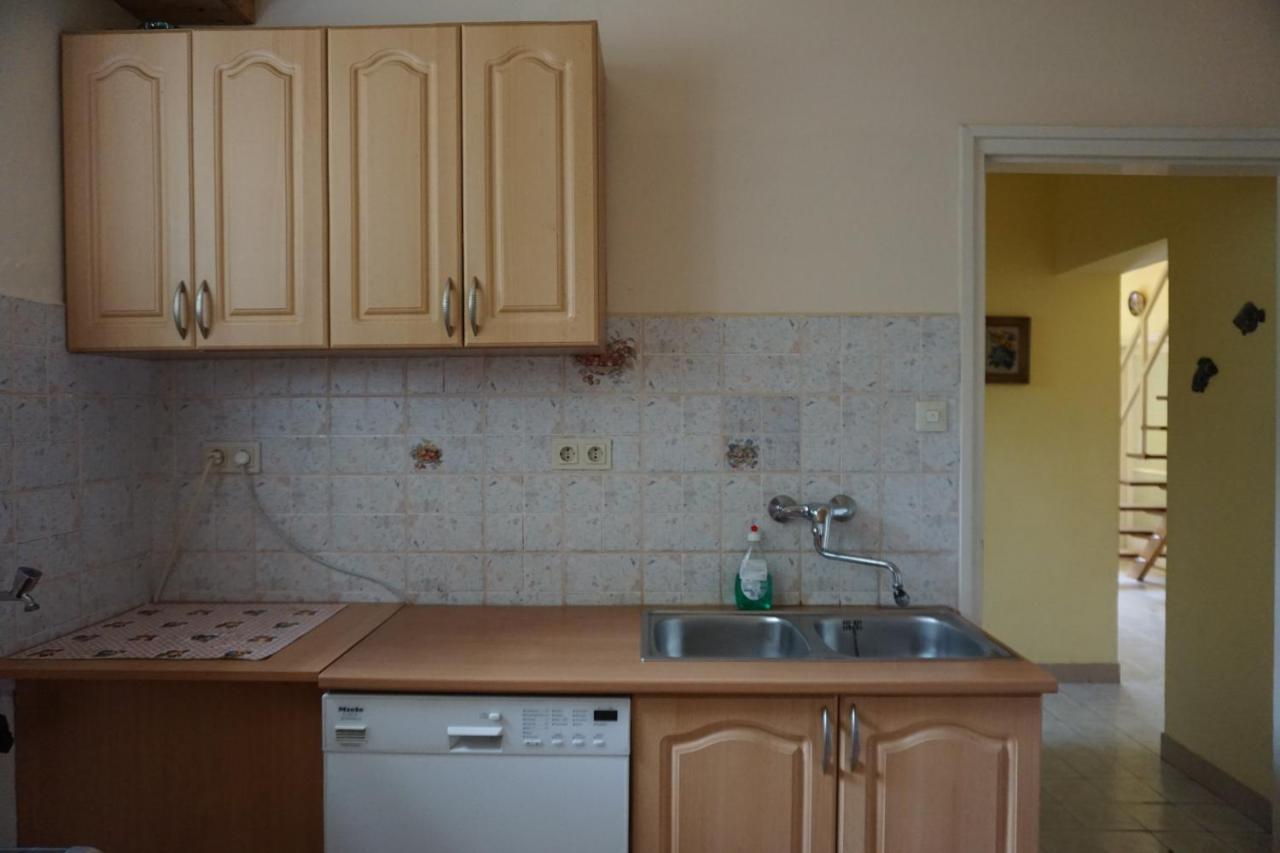 Apartamento Grosses Ferienhaus Plattensee Balaton - Nyaralo Haz 6 Szobaval, 5 Fuerdoszobaval, 3000 Nm Szolad Exterior foto