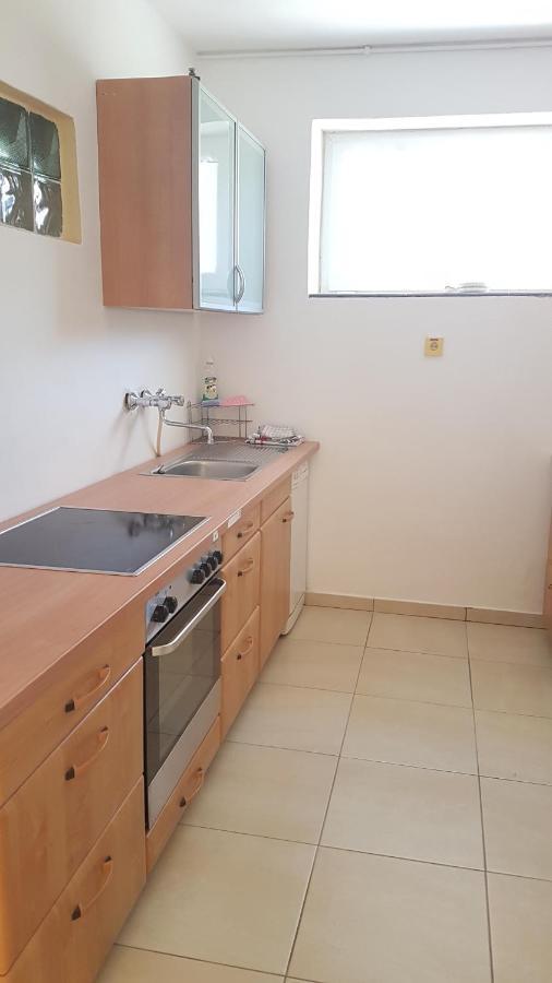Apartamento Grosses Ferienhaus Plattensee Balaton - Nyaralo Haz 6 Szobaval, 5 Fuerdoszobaval, 3000 Nm Szolad Exterior foto