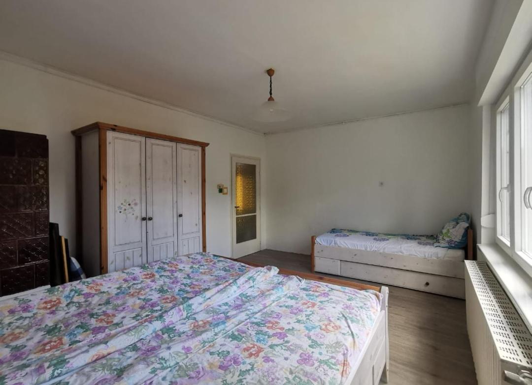 Apartamento Grosses Ferienhaus Plattensee Balaton - Nyaralo Haz 6 Szobaval, 5 Fuerdoszobaval, 3000 Nm Szolad Exterior foto