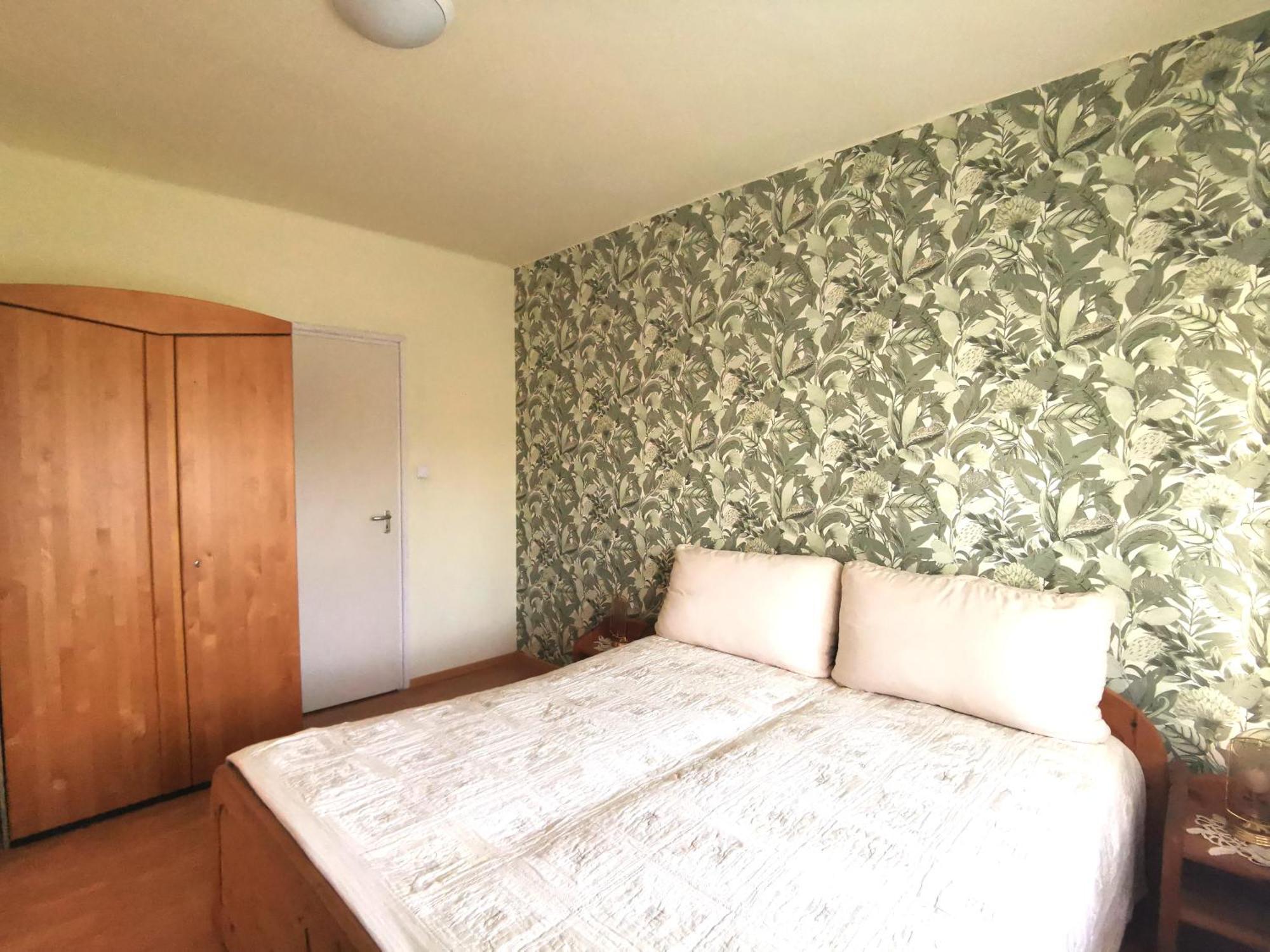 Apartamento Grosses Ferienhaus Plattensee Balaton - Nyaralo Haz 6 Szobaval, 5 Fuerdoszobaval, 3000 Nm Szolad Exterior foto