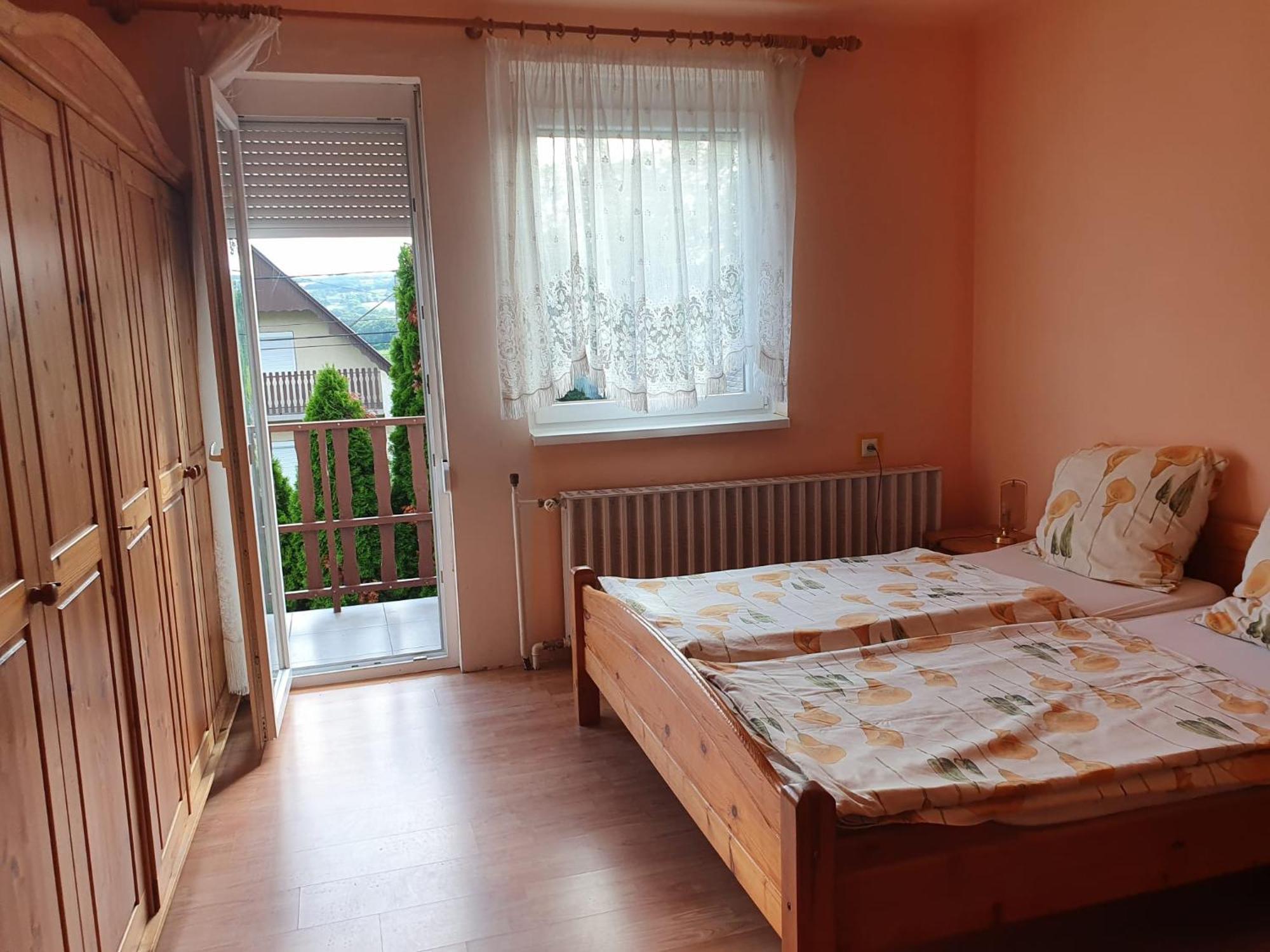 Apartamento Grosses Ferienhaus Plattensee Balaton - Nyaralo Haz 6 Szobaval, 5 Fuerdoszobaval, 3000 Nm Szolad Exterior foto