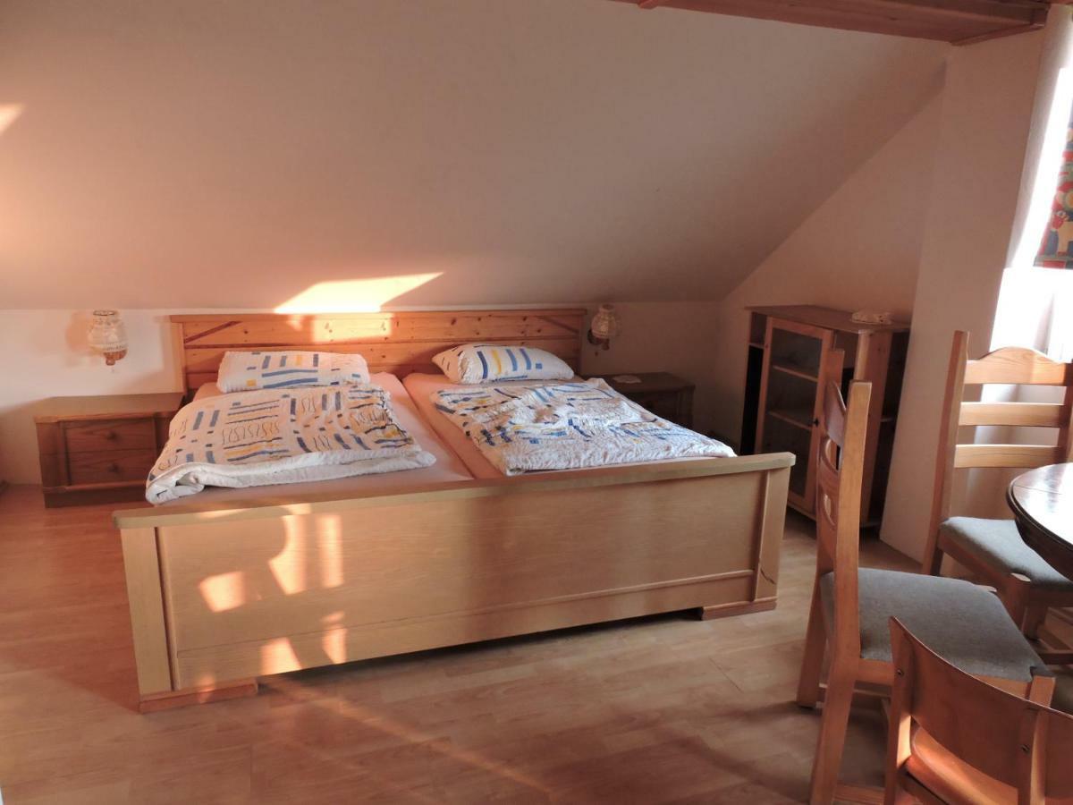 Apartamento Grosses Ferienhaus Plattensee Balaton - Nyaralo Haz 6 Szobaval, 5 Fuerdoszobaval, 3000 Nm Szolad Exterior foto